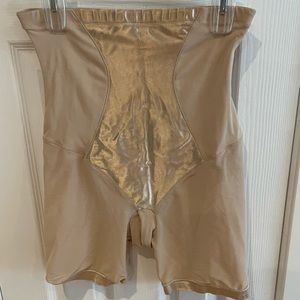 Maidenform Shape wear Shorts